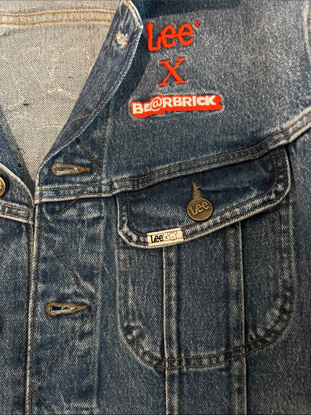 Lee x Bearbrick 🐻 Denim Trucker Jacket with Multicolor Embroidered Patches - Picture 9 of 11